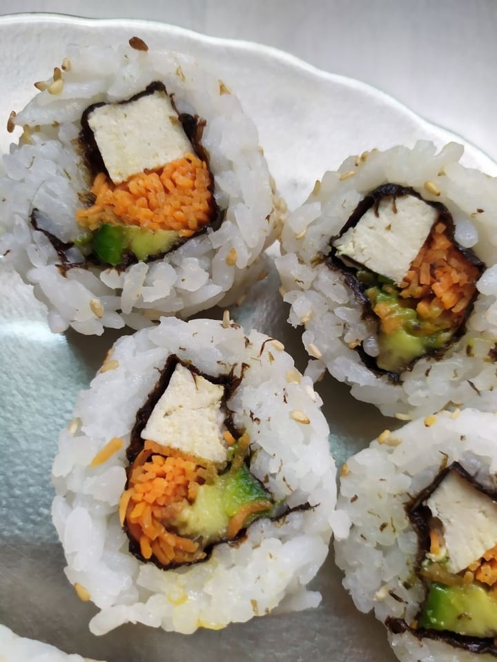 photo of Sushi Are Sushi De Tofu, Palta Y Zanahoria shared by @heycharliebrown on  17 Jan 2020 - review