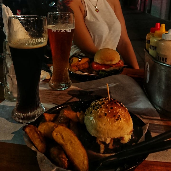 photo of Hello Frank hamburguesa vegana shared by @agusgobbi on  04 Jun 2020 - review