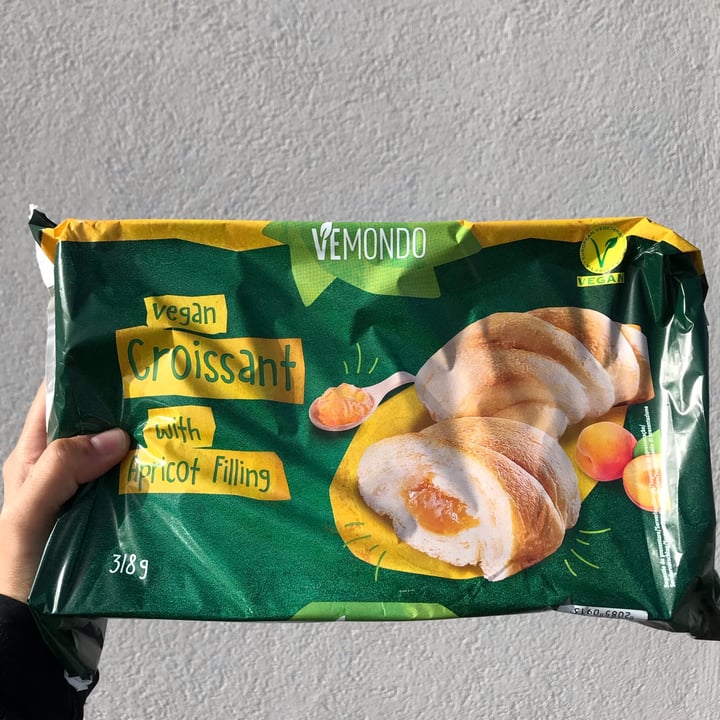 photo of Vemondo Vegan croissants shared by @giorgiaf on  10 Mar 2022 - review