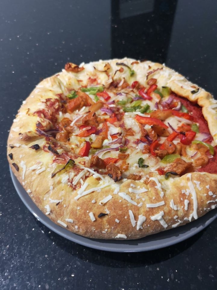 photo of Chicago Town Tomato Stuffed Crust Takeaway Sticky Bbq Jackfruit Pizza shared by @twowheeledvegan on  22 Feb 2020 - review