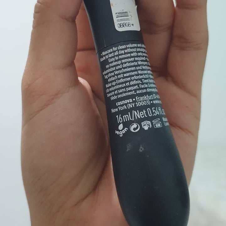 photo of Essence  Bye Bye Panda Eyes Smudge Proof shared by @valgmon on  27 May 2021 - review