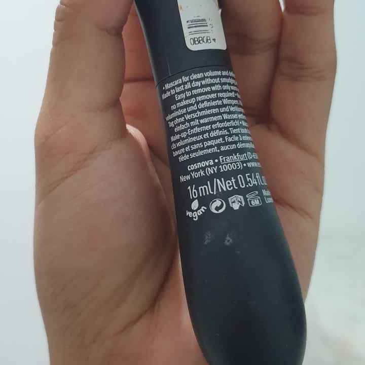 review photo of Essence Bye Bye Panda Eyes Smudge Proof shared by @valgmon on 27 May 2021 - review