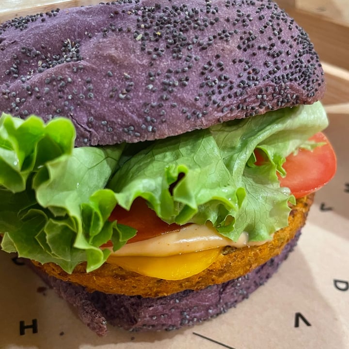 photo of Flower Burger purple cheesy shared by @laveg82 on  04 Jul 2022 - review