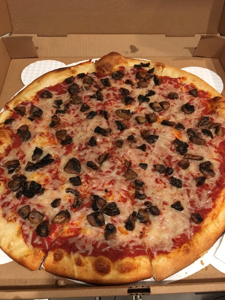 photo of Hops & Pie Large Vegan Mushroom Pizza shared by @madlib on  20 Jul 2019 - review