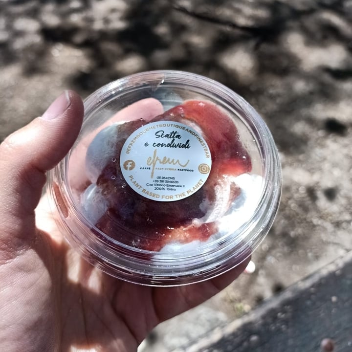 photo of Van Ver Burger CheeseCake Vegan shared by @bricchs on  10 Apr 2022 - review