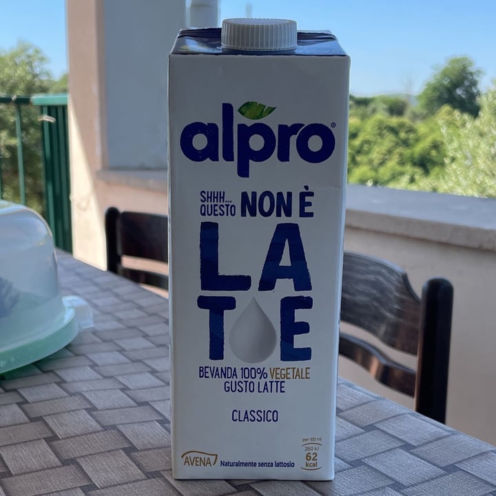 review photo of Alpro This is Not Milk Classic Questo Non è Late Classico shared by @giuliamolla on 01 Jun 2022 - review