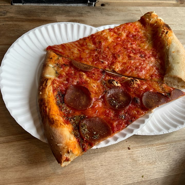 photo of Screamer's Pizzeria Cheese Slice shared by @eilidhm on  22 Apr 2022 - review
