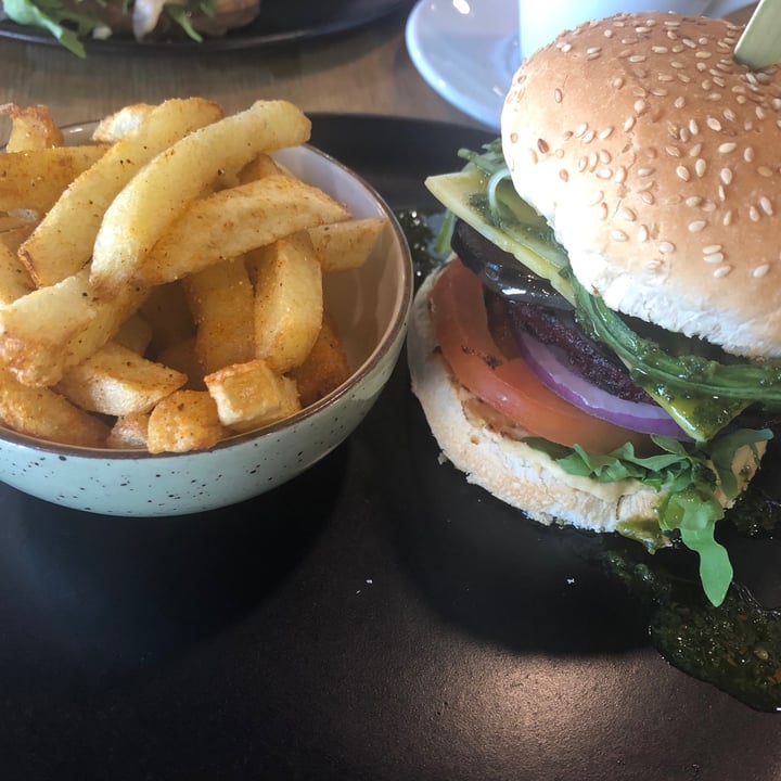 photo of Soet Society Café Vegan Cheeseburger shared by @mimi2308 on  05 Apr 2021 - review