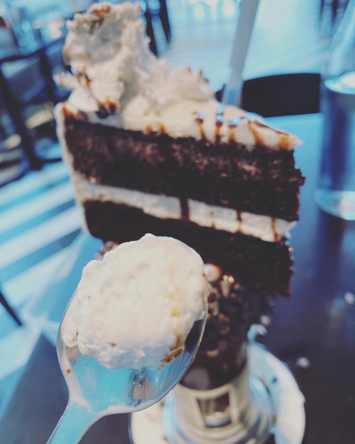 photo of Black Tap Singapore Vegan Black & White Cakeshake shared by @mags21 on  14 Mar 2020 - review