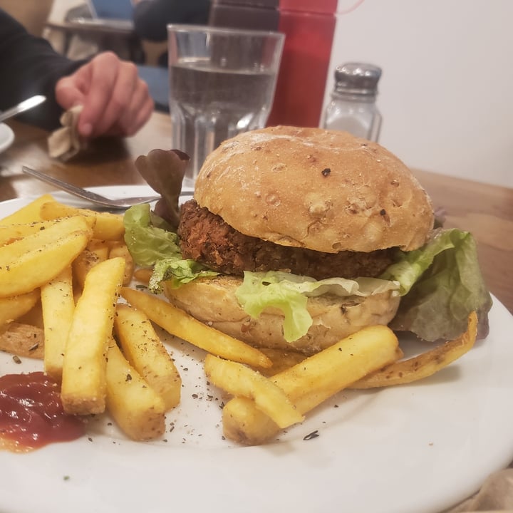 photo of Cafe Kino Classic Bean Burger shared by @natalya05 on  13 Dec 2022 - review