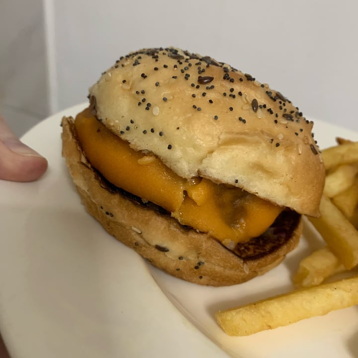 review photo of Williamsburg Burger Bar Beyond Cheese shared by @canica on 23 Oct 2021 - review