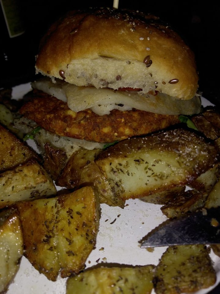 review photo of Estilo Veggie Hamburguesa Génesis shared by @belbel on 09 Aug 2019 - review