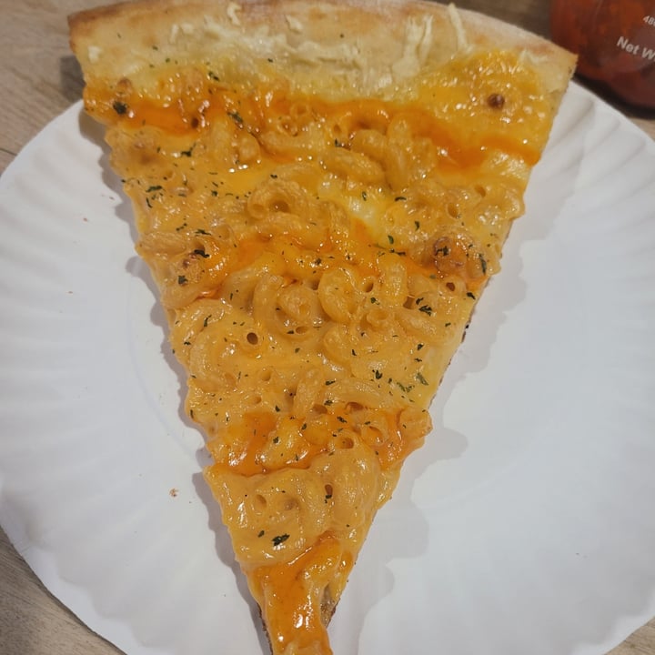 photo of Screamer's Pizzeria Mac & Cheese Slice shared by @bananasmoothie on  15 Nov 2022 - review