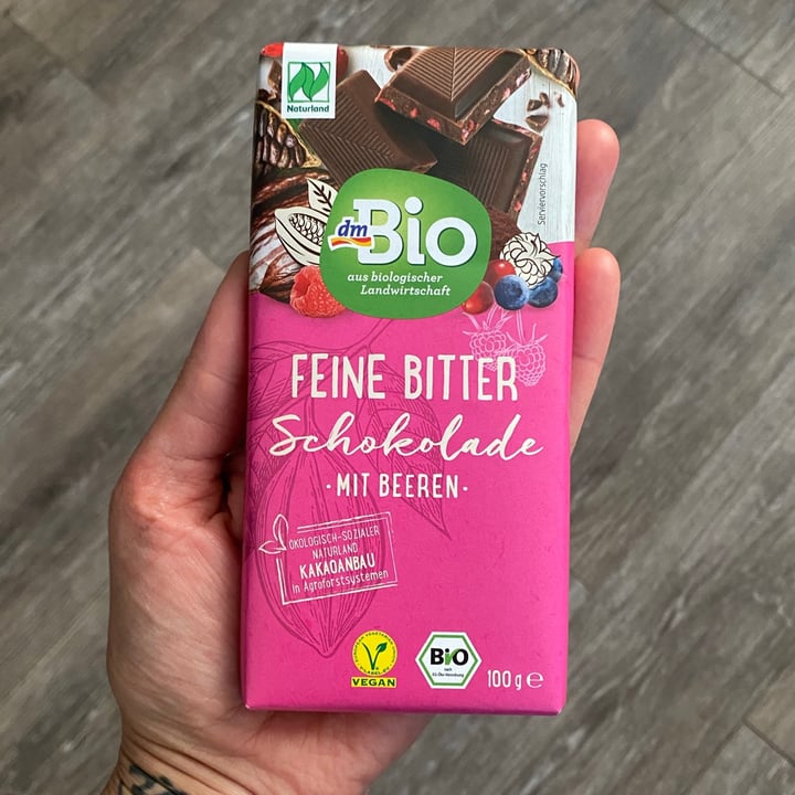 photo of dmBio Chocolate with berries shared by @floryhollyvegan on  23 May 2021 - review