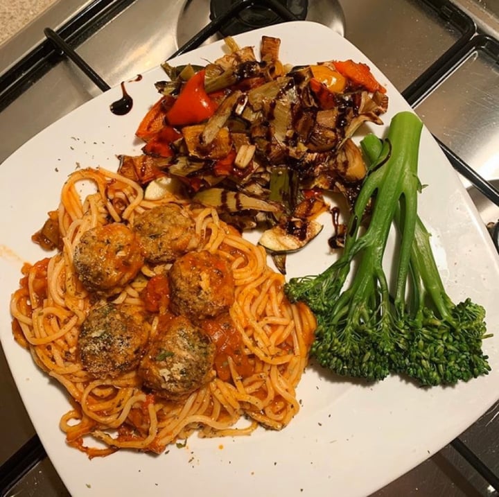 review photo of Sainsbury's Spaghetti and shroomballs shared by @apickyplanteater on 28 Dec 2019 - review