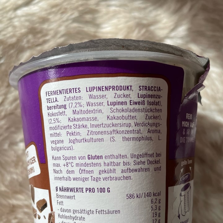 photo of Made With Luve Stracciatella Lughurt shared by @minmarmag on  22 Feb 2022 - review