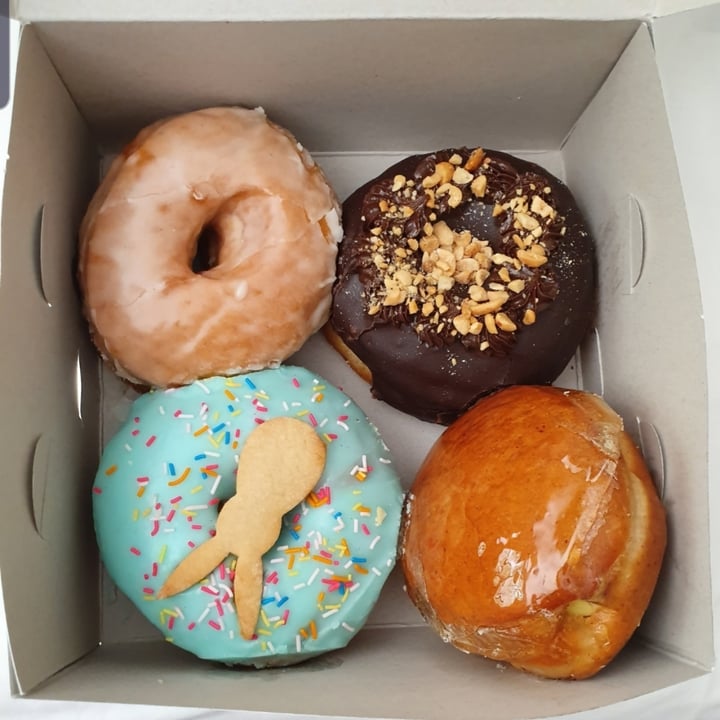 photo of Grumpy & Runt | Little Deli & Donuts Assorted donuts shared by @chrisvegan28 on  11 Sep 2021 - review