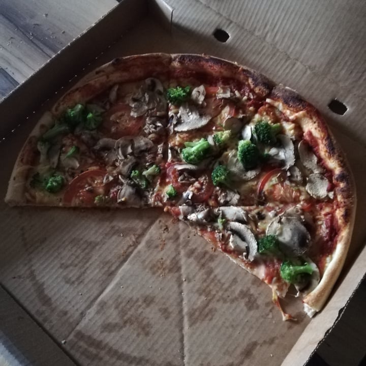 photo of Domino's Pizza Kap Verde shared by @justawesomary on  22 Oct 2020 - review