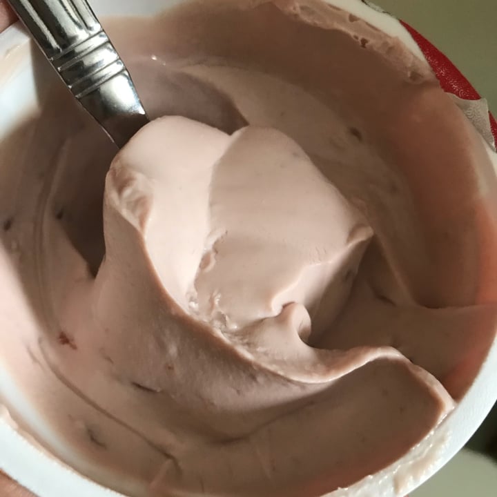 photo of Silk Greek Style Strawberry Yogurt Alternative shared by @slowarrow on  28 Jan 2022 - review
