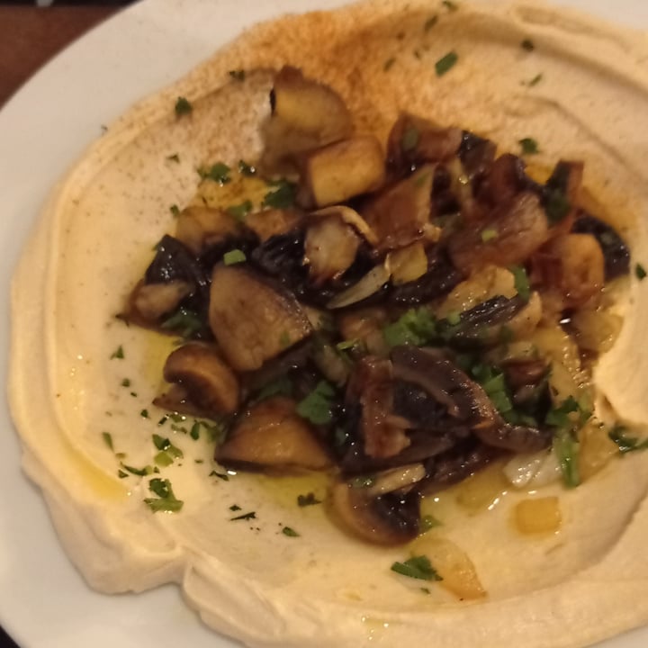 photo of Hummus Barcelona Hummus con champignones shared by @moniqueta on  27 Aug 2022 - review