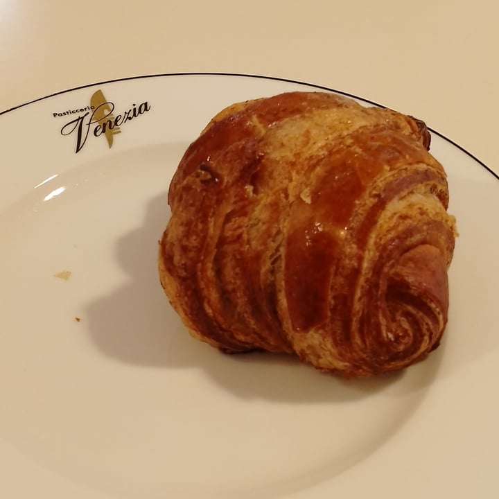 photo of Pasticceria Venezia - a Vicenza dal 1964 brioche integrale alla marmellata shared by @estertorti on  21 May 2022 - review