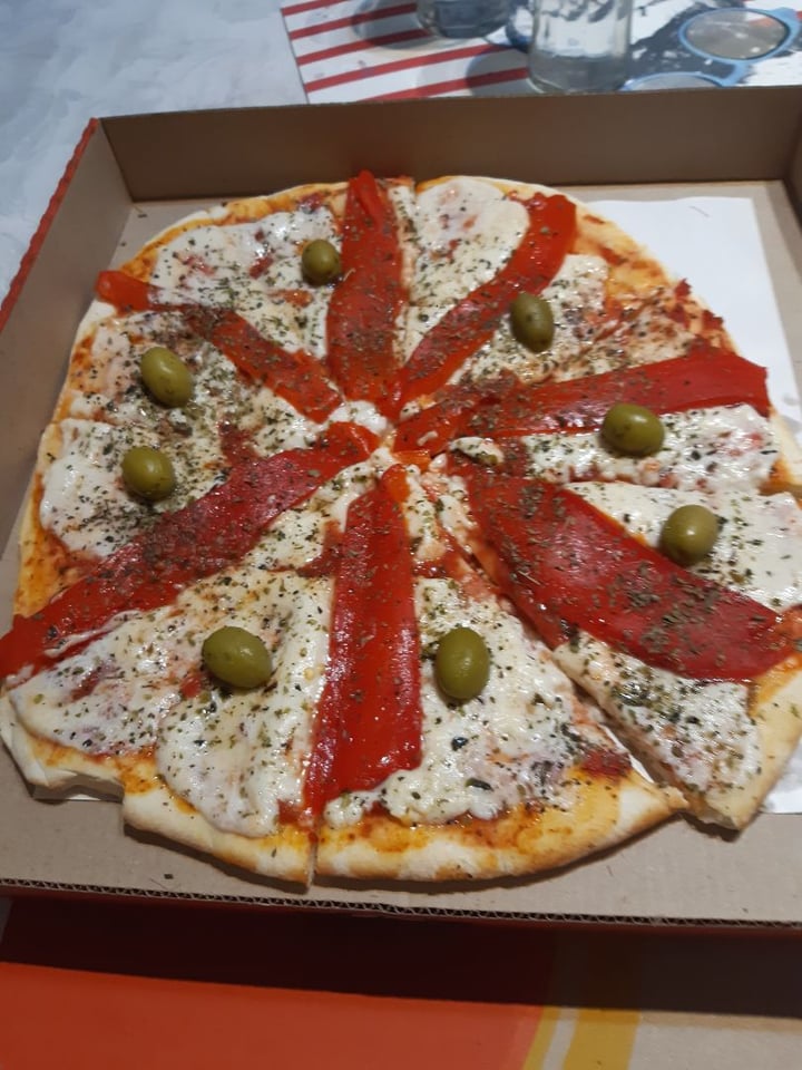 photo of Empanadas de 10 Pizza de Muzzarella y Morrón shared by @emilyvegan on  03 Mar 2020 - review