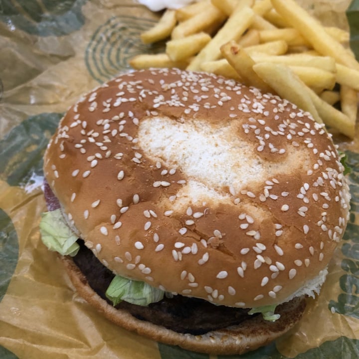 photo of Burger King Cavendish Plant based whopper shared by @meggi-loves-a-veggi on  28 Sep 2021 - review