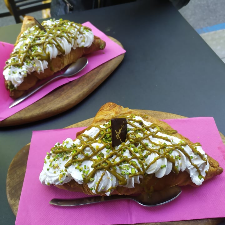 review photo of Efrem - Gourmet Boutique and Finest Bar Cornetto Bomb Pistacchio shared by @senja on 15 Apr 2022 - review