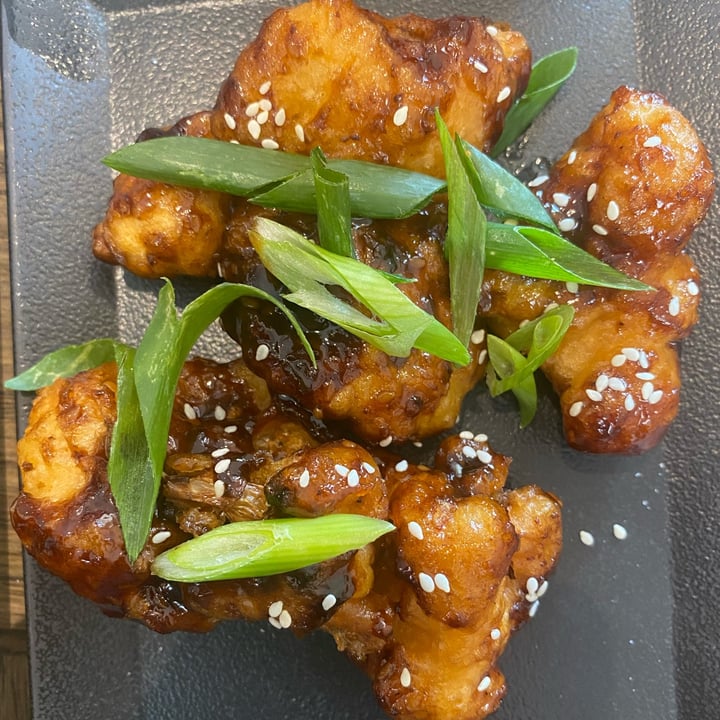review photo of Mugg & Bean asian bbq cauliflower bites shared by @kelsoeatskindly on 21 May 2022 - review