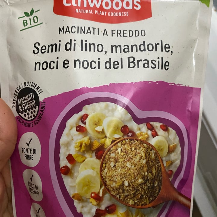 photo of Linwoods Macinati a freddo, semi di lino, mandorle, noci e noci del Brasile shared by @nita1007 on  16 Mar 2022 - review