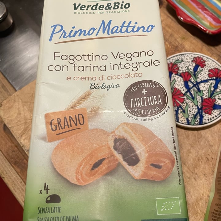 photo of Verde & Bio Fagottino Vegano con farina integrale e crema di cioccolato biologico shared by @lacompagniadialex on  12 Nov 2022 - review