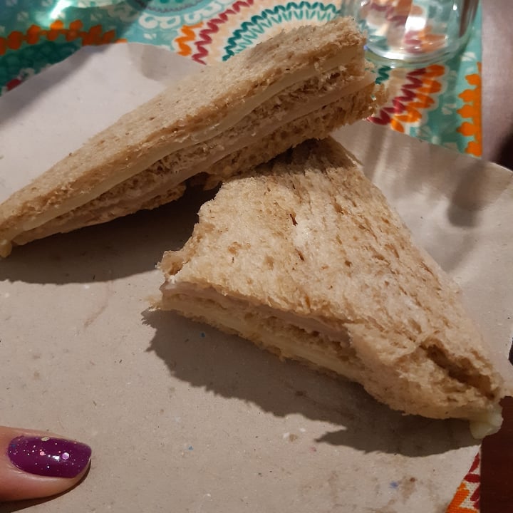 photo of La Vegana Cantina Sandwich De Miga De Jamón Y Queso shared by @errederisa on  25 Jun 2021 - review