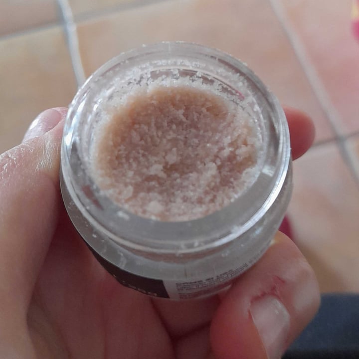 photo of LUSH Fresh Handmade Cosmetics Cookie Dough Exfoliante Labial shared by @silvialence on  13 Apr 2022 - review
