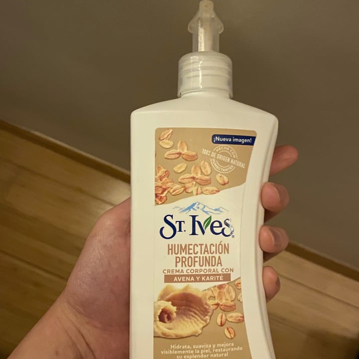 photo of St. Ives Crema corporal con Avena y Karite shared by @morarozenberg on  14 Jul 2021 - review