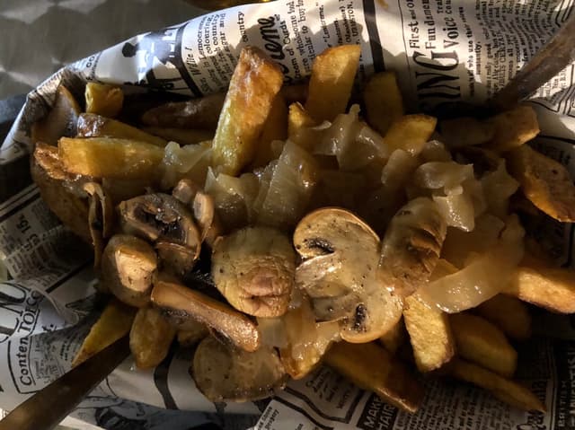 Photo of the dish “Patatas con Champiñones y Cebolla”