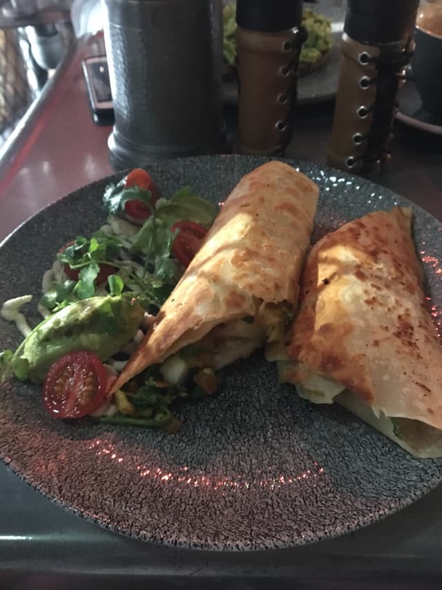 菜肴“Breakfast Burrito Tostado”的照片