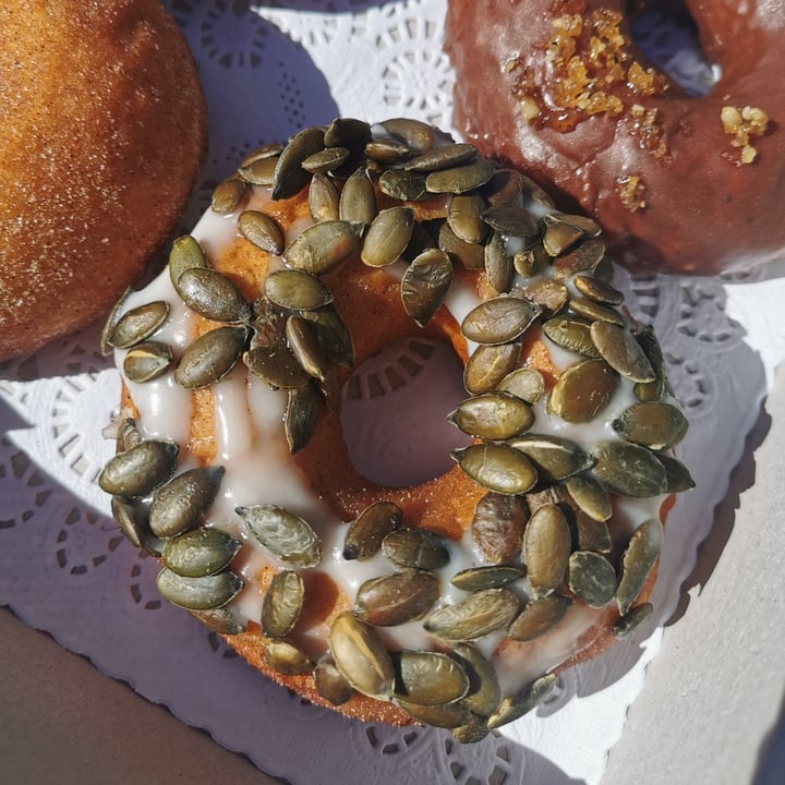photo of Hulis Donuts Pumpkin Pie Donut shared by @viiathevegan on  23 Sep 2021 - review