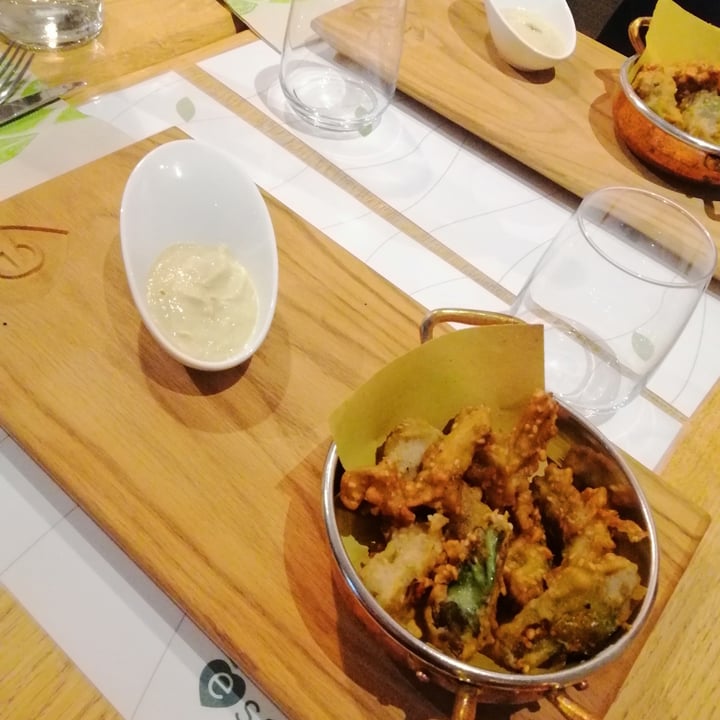 photo of Essenza Love Natural Food Carciofi croccanti in tempura con salsa stonnata shared by @themagator18 on  29 Mar 2022 - review
