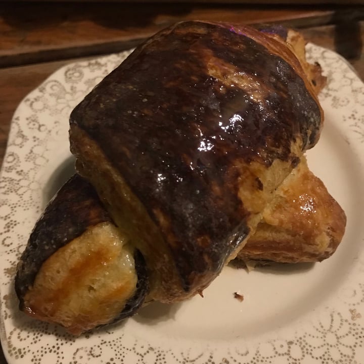 photo of Bohemian territory "Cafe & Pastry" Croissant De Chocolate shared by @jjazcuello on  08 Aug 2021 - review