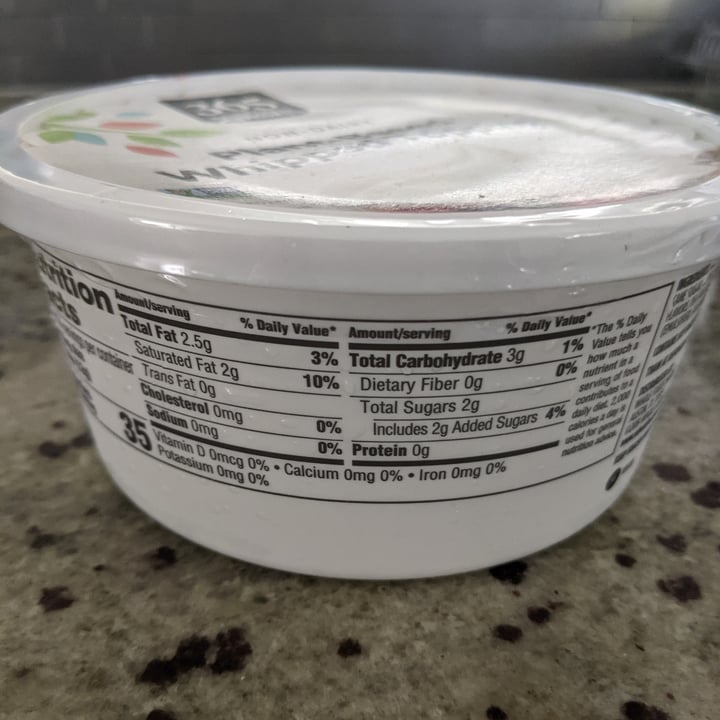 photo of 365 Whole Foods Market Plant Based Whipped Topping shared by @lafferty81 on  02 Apr 2021 - review
