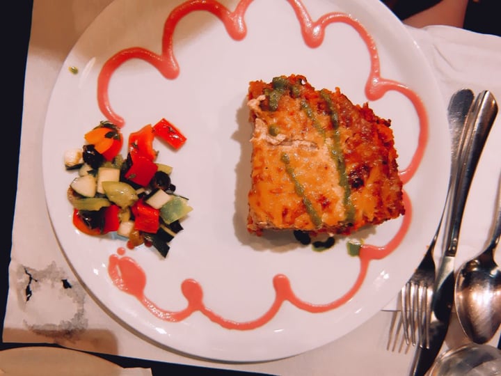 photo of Veggie Garden Lasaña vegetal con queso vegano y ensalada italiana shared by @gisvitlavie on  17 Aug 2019 - review