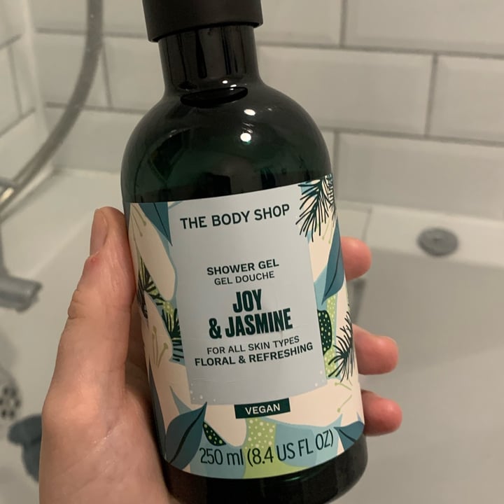 review photo of The Body Shop joy and jasmine shower gel shared by @laradoran on 27 Nov 2022 - review