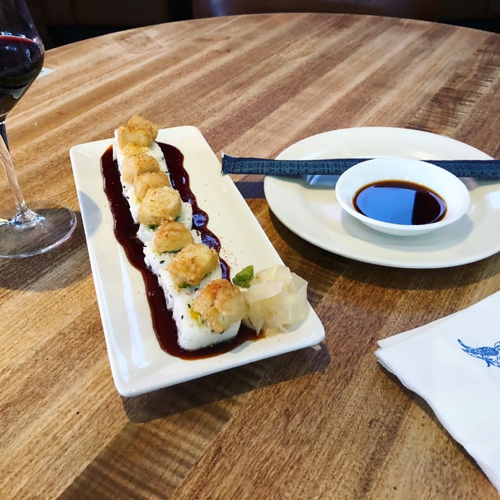 review photo of Earls Kitchen + Bar Crispy Tofu Roll shared by @rayna on 08 Jun 2021 - review