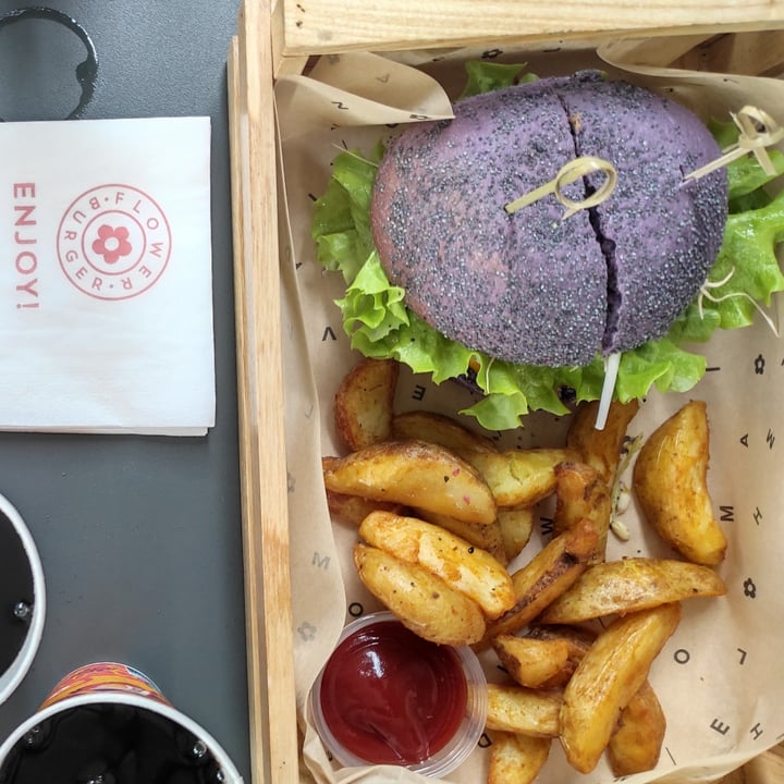 photo of Flower Burger Flower Burger shared by @edoardocirri on  21 Feb 2022 - review