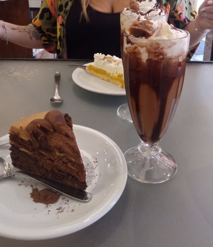 photo of Loving Hut Torta de Chocolate shared by @antonellamailenr on  11 Mar 2020 - review