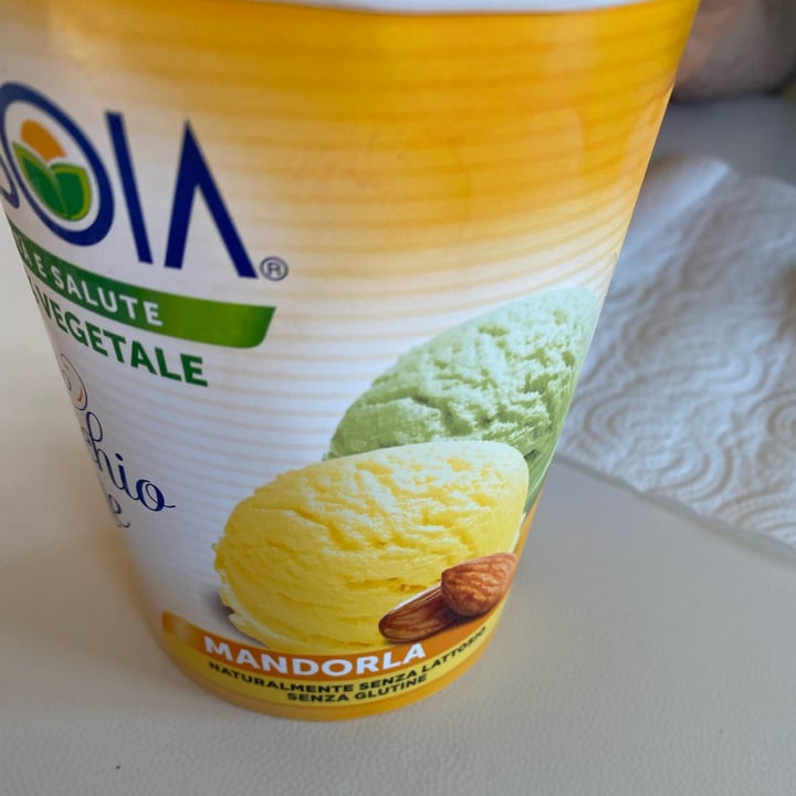 photo of Valsoia il Gelato al pistachio e crema Mandorla  shared by @rebigotta on  01 May 2022 - review