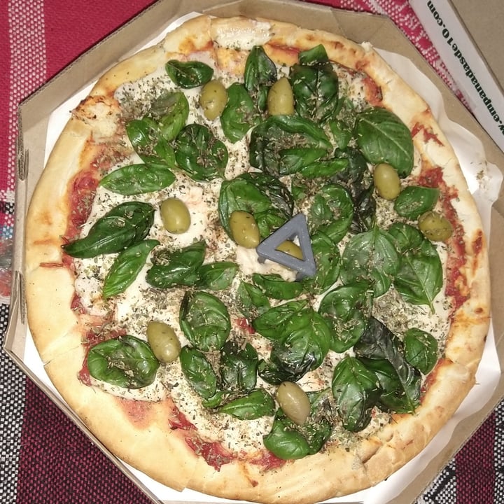 photo of Empanadas de 10 Pizza vegana de albahaca shared by @brendaelianne on  07 Nov 2020 - review