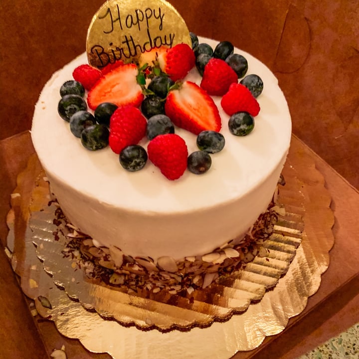 review photo of Mr. Natural Berry Bliss Cake W/Vegan Buttercream icing shared by @milinda-h on 27 Oct 2020 - review