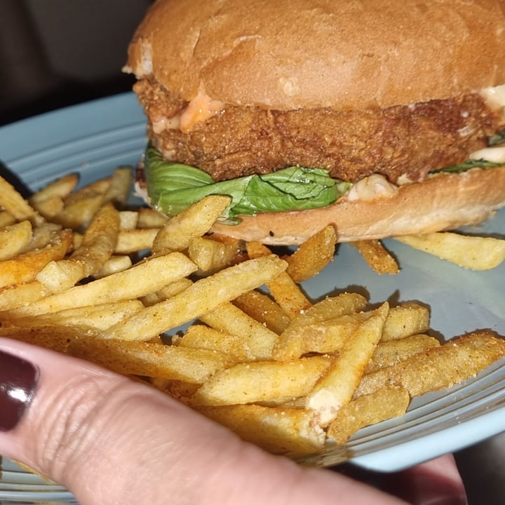 photo of The Vegan Chef Sandton Crispy chick burger shared by @sunshineyum on  30 Oct 2021 - review