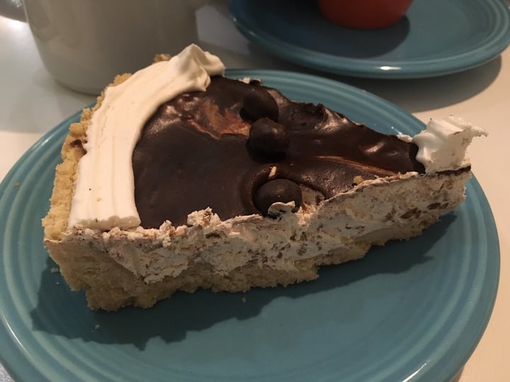 photo of Loving Hut Microcentro Marroc Cake shared by @nicolastik on  02 Aug 2019 - review